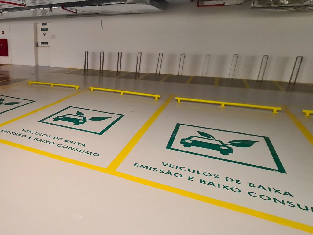 Piso epóxi para condomínios e garagens